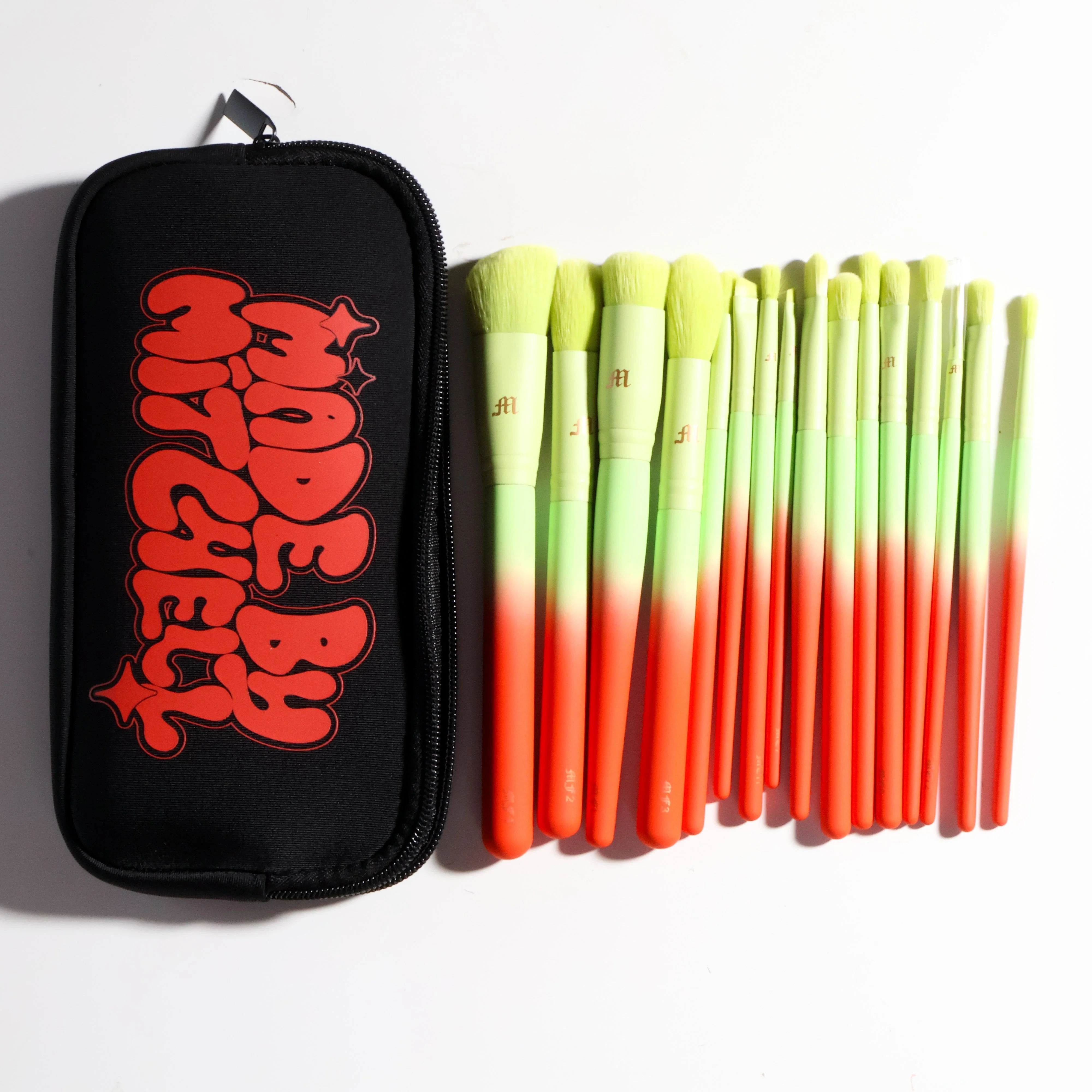 16 Piece Ombre Makeup Brush Set & Brush Pouch - Image 2