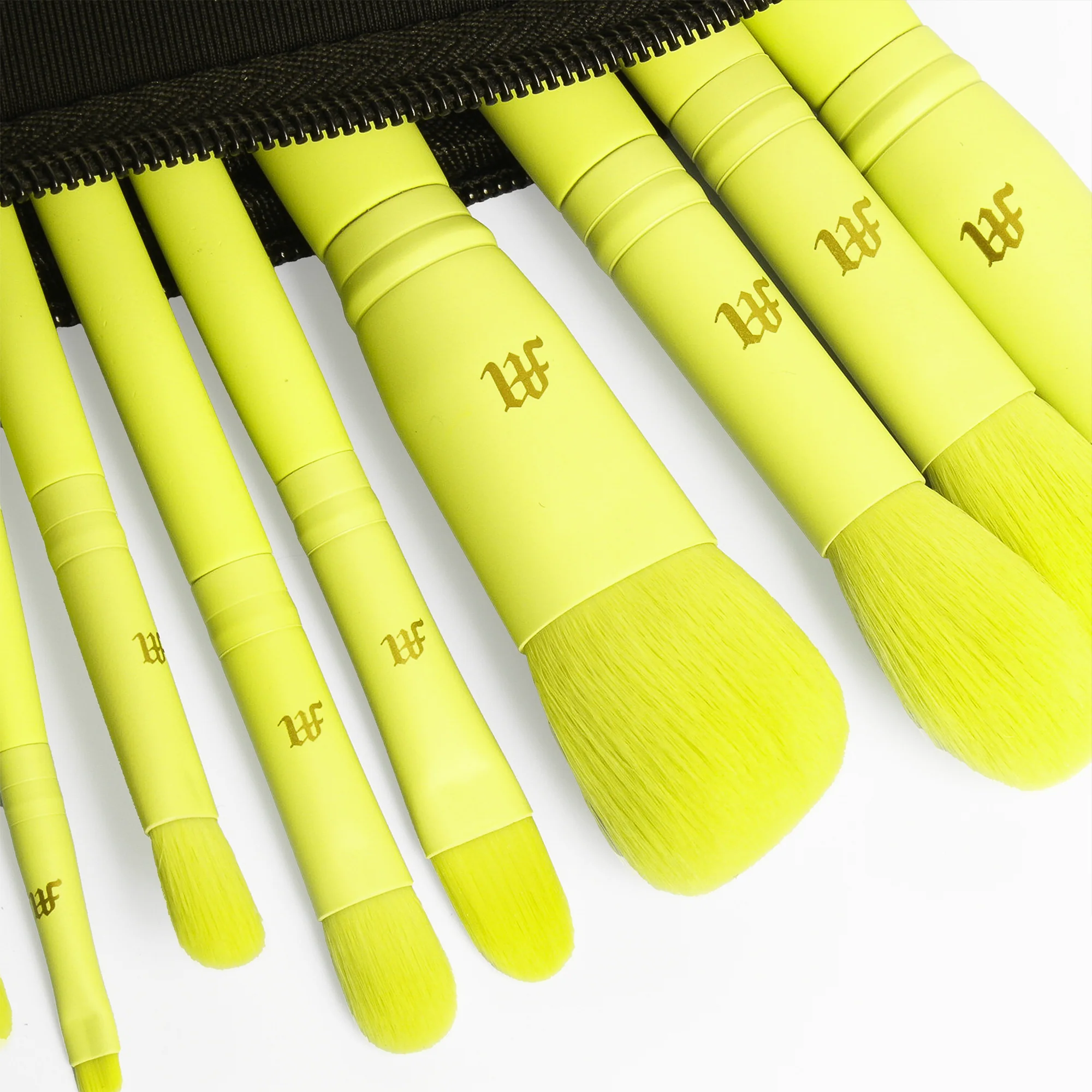 16 Piece Makeup Brush Set & Brush Pouch - Image 2